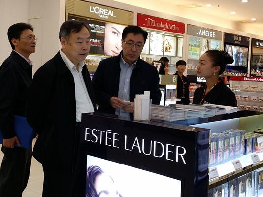 國有重點大型企業(yè)監(jiān)事會趙小平主席一行考察瑞麗、畹町兩家免稅店
