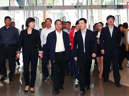 海南省委副書記、省長(zhǎng)劉賜貴蒞臨海棠灣免稅購物中心考察