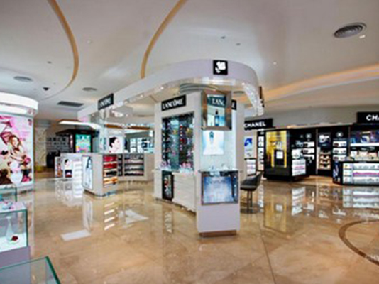 中免集團三亞市內(nèi)免稅店對外營業(yè)