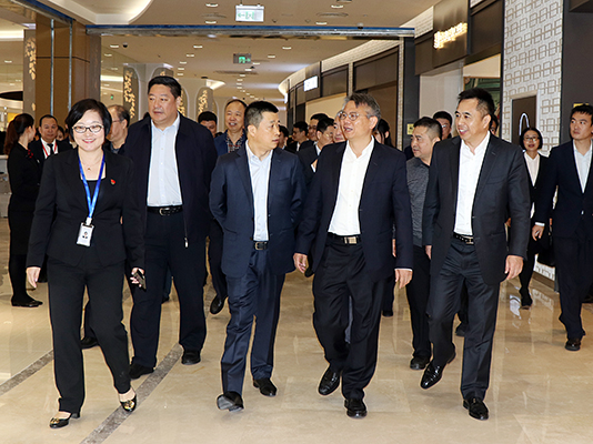 離島免稅新政重大標志性項目落成  ?？?、博鰲免稅店開業(yè)儀式在?？陧樌e行