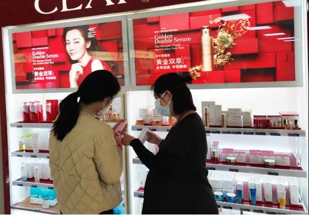 【中國(guó)免稅人在行動(dòng)·一線直擊篇】之三十：疫情無(wú)情，服務(wù)有愛 致敬可愛的免稅人